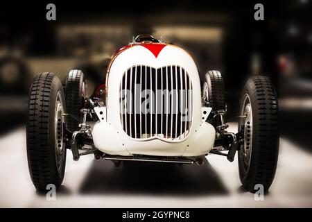 Ford V8 Monoposto Indianapolis style of 1936 american vintage Racing car Front View on cars exposition à Bakou, Azerbaïdjan - avril 12,2017 Banque D'Images