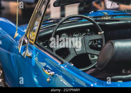 '7/31/2021 - Sharjah, eau: Volant de Classic car MG midget a United Kingdom Antique car.from 1979.' Banque D'Images