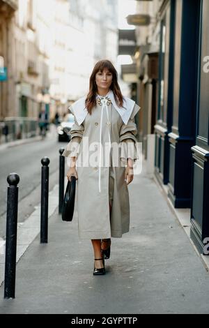 Street style, Carlotta Rubaltelli arrivée à Patou Printemps Présentation été 2022, tenue au Boulevard Saint Germain, Paris, France, le 29 septembre 2021.Photo de Marie-Paola Bertrand-Hillion/ABACAPRESS.COM Banque D'Images
