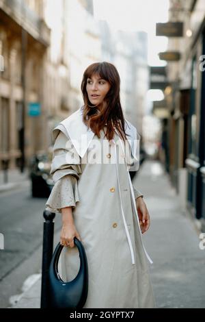 Street style, Carlotta Rubaltelli arrivée à Patou Printemps Présentation été 2022, tenue au Boulevard Saint Germain, Paris, France, le 29 septembre 2021.Photo de Marie-Paola Bertrand-Hillion/ABACAPRESS.COM Banque D'Images