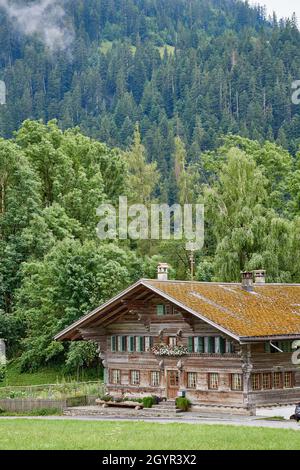 Chalet suisse - Simmental, Berner Oberland, Suisse Banque D'Images