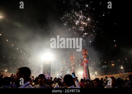 bur indien l'effigie du roi démon Ravana avec Kumbhkarna et Meghnad pendant la fête de Dussehra à New Delhi, Inde. Banque D'Images