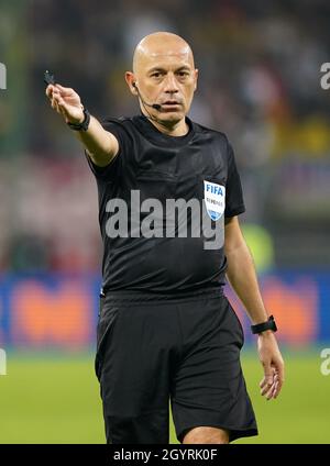 Hambourg, Allemagne.08 octobre 2021.Football: Qualification de coupe du monde Europe, Allemagne - Roumanie, Groupe Stage, Groupe J, Journée de rencontre 7 au Volksparkstadion.Arbitre Cüneyt Cakir.Credit: Marcus Brandt/dpa/Alay Live News Banque D'Images