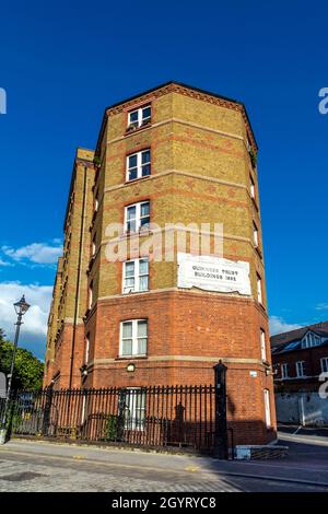 Bâtiment de logement social en briques sur le domaine de logement Guinness Trust Buildings à Columbia Road, Bethnal Green, Londres, Royaume-Uni Banque D'Images