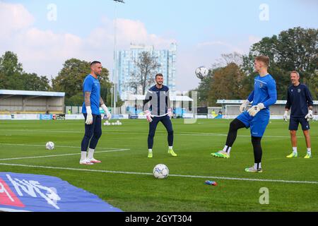 Stade communautaire VBS, Sutton, Londres.9 octobre 2021.EFL League 2 football, Sutton United versus Port Vale; Sutton United Goalkeepers Warming up.Crédit : action plus Sports/Alamy Live News Banque D'Images