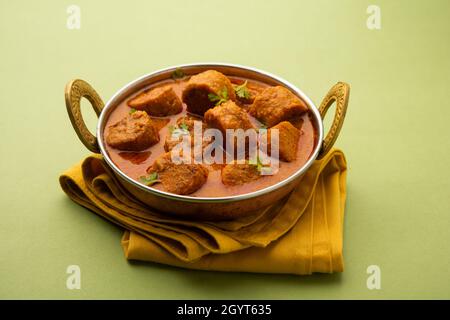 Besan Gatte Ki Sabzi ou Gatta Curry Recipe, menu rajasthani populaire pour le déjeuner ou le dîner Banque D'Images