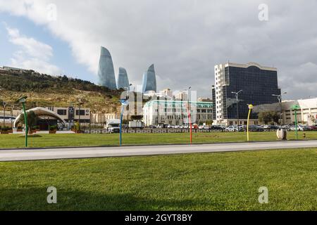 Bakou, Azerbaïdjan - 14 novembre 2019 : Flame Towers à Bakou.Vue sur les Flame Towers depuis le remblai. Banque D'Images