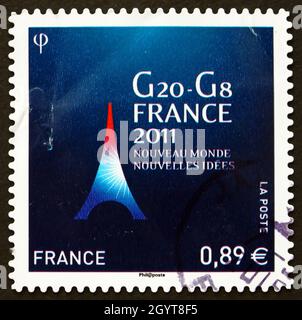 FRANCE - VERS 2011 : timbre imprimé en France dédié au Sommet économique mondial des pays du G-20 et du G-8, Cannes, document de la Conférence, vers 2011 Banque D'Images