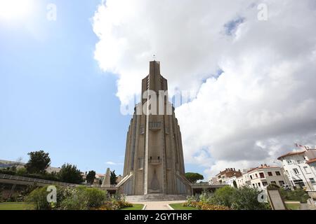 ROYAN, FRANCE, 11 SEPTEMBRE 2021 : extérieurs de notre église-Dame, 11 septembre 2021, à Royan, France Banque D'Images