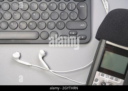 Concept de podcast.Périphérique audio.Enregistrement de la production.Équipement scolaire Banque D'Images