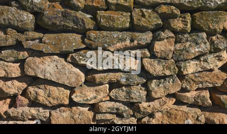 détail d'un mur non mortaré en pierre naturelle Banque D'Images