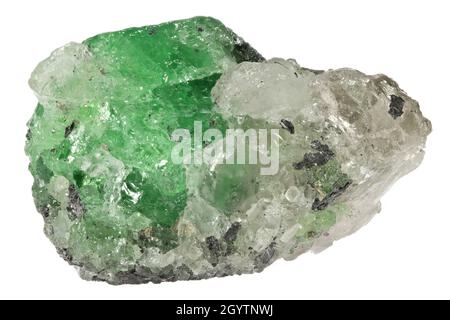 Grenat de tsavorite sur une matrice de quartz et de graphite des collines de Merelani, en Tanzanie, isolée sur fond blanc Banque D'Images