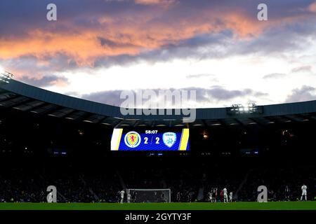 Une vue d'ensemble du tableau de bord après que les dykes de Lyndon en Écosse aient terminé le deuxième but du match de qualification de la coupe du monde de la FIFA à Hampden Park, Glasgow.Date de la photo: Samedi 9 octobre 2021. Banque D'Images