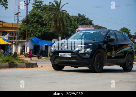 La Garde nationale de sécurité (NSG) All India car Rally «Sudarshan Bharat Parikrama» marquant le pays «Amrit MahotSAV de l'indépendance» a atteint Jamshedpur vendredi soir et a marqué de Jamshedpur samedi matin pour Kolkata.Le ministre de l'intérieur de l'Union Amit Shah a dirigé le rassemblement de voitures de l'Inde 'Sudarshan Bharat Parikrama' le 2 octobre à partir de Red fort à Delhi dans le cadre de 'Azadi Ka Amrit MahotSAV' pour marquer la 75e année de l'Inde.' la force d'élite du pays a commencé un voyage de 29 jours qui couvrira 7,500 km dans les lieux historiques associés au movème de la liberté Banque D'Images