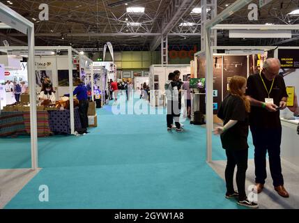 L'exposant se tient au National Exhibition Centre (NEC) Birmingham, Royaume-Uni, "The Photography Show & the Video Show" Banque D'Images