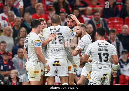 Mike McMeeken (12) de Catalans Dragons célèbre son essai Banque D'Images