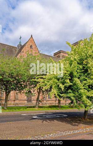 Cathédrale d'Inverness.L'église de la cathédrale Saint-André au bord de la rivière Ness à Inverness, Écosse - Royaume-Uni - 18 juillet 2021 Banque D'Images