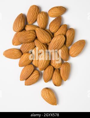 Une once d'amandes Banque D'Images