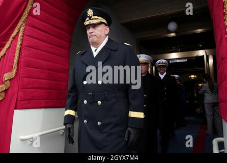 Washington, DC.21 janvier 2013.Le général Raymond Odierno, chef d'état-major de l'armée des États-Unis, arrive avant l'inauguration présidentielle sur le front ouest du Capitole des États-Unis le 21 janvier 2013 à Washington, DC.Barack Obama a été réélu pour un deuxième mandat en tant que président des États-Unis.Crédit : gagnez McNamee/Pool via CNP/dpa/Alay Live News Banque D'Images