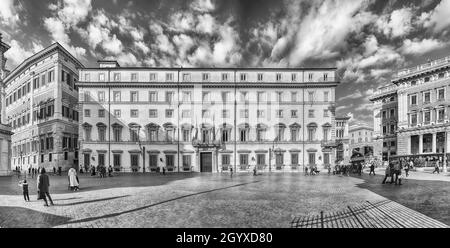 ROME - NOVEMBRE 18 : vue panoramique du Palazzo Chigi, bâtiment emblématique dans le centre de Rome, Italie, 18 novembre 2018.C'est la résidence officielle du Pr Banque D'Images