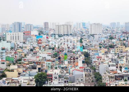 Vue sur le paysage de la ville de Ho Chi Minh avec la foule Banque D'Images