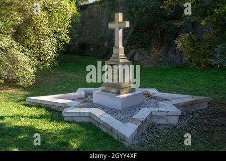 Mémorial à 28 soldats prussiens morts de la guerre austro-prussienne (1866) enterrés dans la fosse commune de Prague dans le parc actuel 'Max van der Stoel'. Banque D'Images