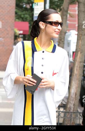 New York, NY, États-Unis.08 octobre 2021.Bella Hadid vu à Soho à New York le 08 octobre 2021.Crédit : RW/Media Punch/Alamy Live News Banque D'Images