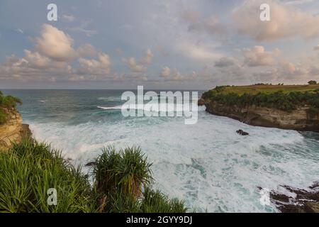 Plage de Klayar sur l'océan Indien, Indonésie Java Banque D'Images