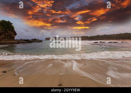 Plage de Klayar sur l'océan Indien, Indonésie Java Banque D'Images