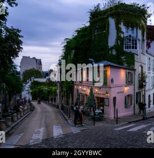 La maison rose à Montmartre, le restaurant le plus photographié de Paris Banque D'Images