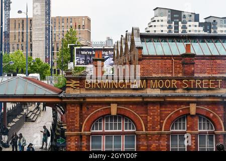 Birmingham, Angleterre - juillet 2021 : vue extérieure de l'ancienne gare de Birmingham Moor Street dans le centre-ville. Banque D'Images