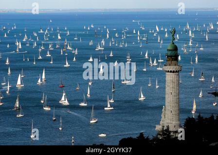 Trieste, Italie, le 10 octobre 2021.Barcolana 53.La régate la plus célèbre a lieu avec quelques difficultés, en raison du vent fort 'Bora'.1650 bateaux inscrits, mais seulement la classe 1 peut terminer la compétition.La régate commence, comme prévu, à 10 h 30, mais elle est suspendue à 11 h 40 pour toutes les catégories sauf la classe 1.Le gagnant est Arca Sgr de Furio Benussi. Banque D'Images