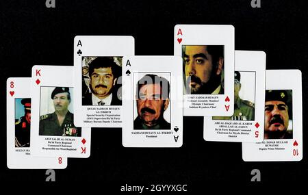 Cartes à jouer développées par les États-Unis L'Agence de renseignement de défense aide les troupes à identifier les membres les plus recherchés du gouvernement du président Saddam Hussein lors de l'invasion de l'Irak en 2003 par une coalition dirigée par les États-Unis. Banque D'Images