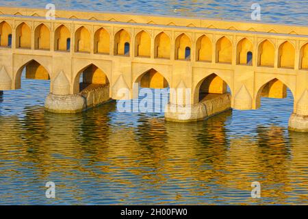 Miniature de si-o-se Pol, Pont Allahverdi Khan, Pont de 33 Arches exposées en Turquie.Le pont original est à Ispahan Iran Banque D'Images