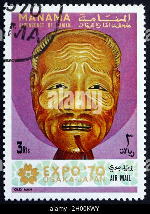 MANAMA - VERS 1970: Un timbre imprimé à Manama montre le masque du Japon, exposition mondiale, EXPO 70, vers 1970 Banque D'Images