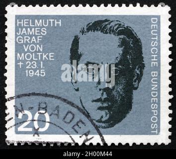 ALLEMAGNE - VERS 1964 : un timbre imprimé en Allemagne montre le comte James von Moltke, 20e anniversaire de la tentative d'assassinat sur Adolf Hitler, vers 1964 Banque D'Images