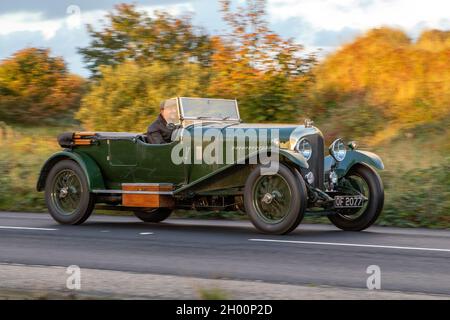 L'ornement de capot vertical Bentley Flying B remonte à plus de 90 ans à l'époque où il est apparu pour la première fois sur un modèle 1930 de 8 litres. Banque D'Images