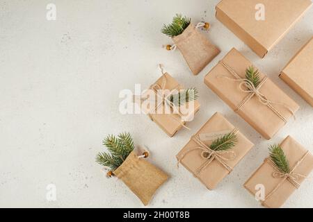 Noël et zéro déchet, emballage écologique.Style de vie éthique et sans plastique durable. Vue du dessus. Flat lay.Photo de haute qualité Banque D'Images