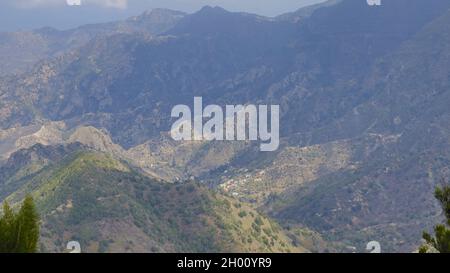 La Gomera est la deuxième plus petite des îles Canaries appartenant à l'Espagne et inspire les visiteurs avec son paysage volcanique bizarre. Banque D'Images
