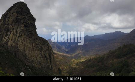 La Gomera est la deuxième plus petite des îles Canaries appartenant à l'Espagne et inspire les visiteurs avec son paysage volcanique bizarre. Banque D'Images