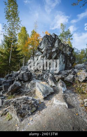 Couleurs d'automne dans le canyon de marbre Ruskeala, Carélie, Russie Banque D'Images