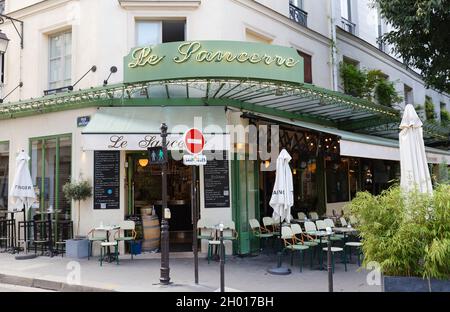 Paris, France-07 octobre 2021 : le Restaurant le Sancerre est un bistro parisien traditionnel situé dans le 3ème arrondissement de Paris. Banque D'Images