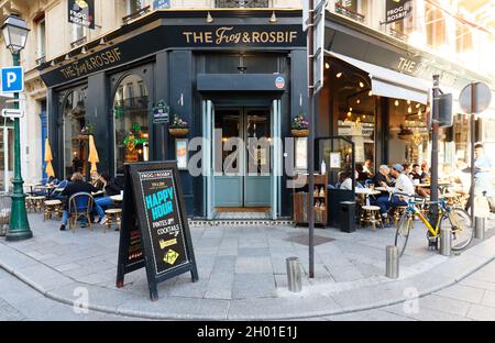 Paris, France-07 octobre 2021 : The Frog and Rosbif est un pub anglais populaire.C'est un célèbre lieu de sports en direct situé dans le 2ème arrondissement de Paris Banque D'Images