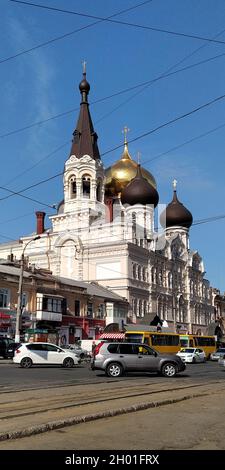 ODESSA, UKRAINE - 11 JUIN 2019 : il s'agit de la cathédrale du Grand Martyr et du guérisseur Panteleimon, construite dans le style traditionnel russe ancien. Banque D'Images