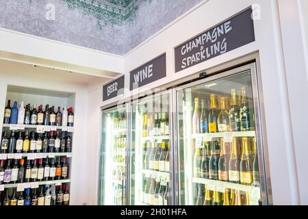 États-Unis.11 septembre 2021.Exposition au détail avec vins blancs réfrigérés, champagne et vins mousseux provenant principalement de Napa Valley, Napa, Californie, le 11 septembre 2021.(Photo de Sftm/Gado/Sipa USA) crédit: SIPA USA/Alay Live News Banque D'Images