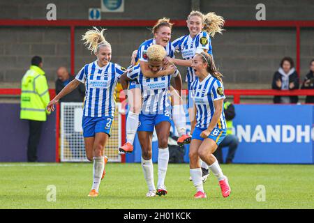 Crawley, Royaume-Uni.1er décembre 2019.Les joueurs de Brighton fêtent leur deuxième but lors du match de super-ligue féminin entre Brighton & Hove Albion et Tottenham Hotspur au People's Pension Stadium de Crawley.Crédit: SPP Sport presse photo./Alamy Live News Banque D'Images