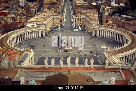 Vue aérienne sur la Place Saint Pierre à Noël dans la Cité du Vatican, Rome, Italie Banque D'Images