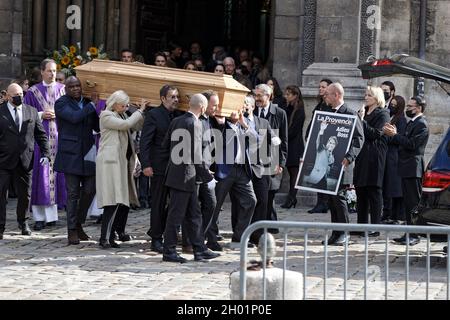 Paris, France.6 octobre 2021.Messe funéraire organisée à l'église Saint-Germain-des-Prés à Paris en hommage à Bernard Tapie le 6 octobre 2021. Banque D'Images