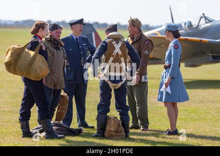 spitfires Supermarine alignés sur la ligne de vol de Duxford Banque D'Images