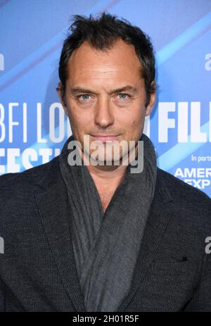 10 octobre 2021, Londres, Royaume-Uni.Jude Law arrive au film True Things, qui fait partie du BFI London film Festival, qui s'est tenu à la BFI South Bank.Crédit : Doug Peters/EMPICS/Alamy Live News Banque D'Images